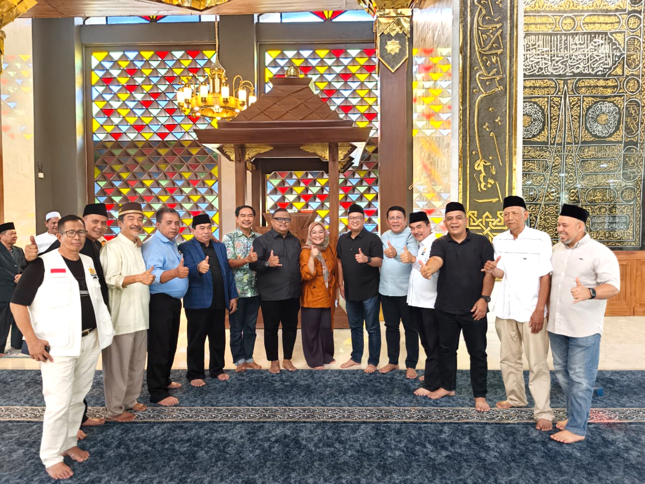 Dalam rangka Mukab IX Kadin Kabupaten Bogor, Panitia dan Ibu Ketua KADIN Kab. Bogor melaksanakan Sholat Azhar dan Doa Bersama di Masjid Nurul Wathon.